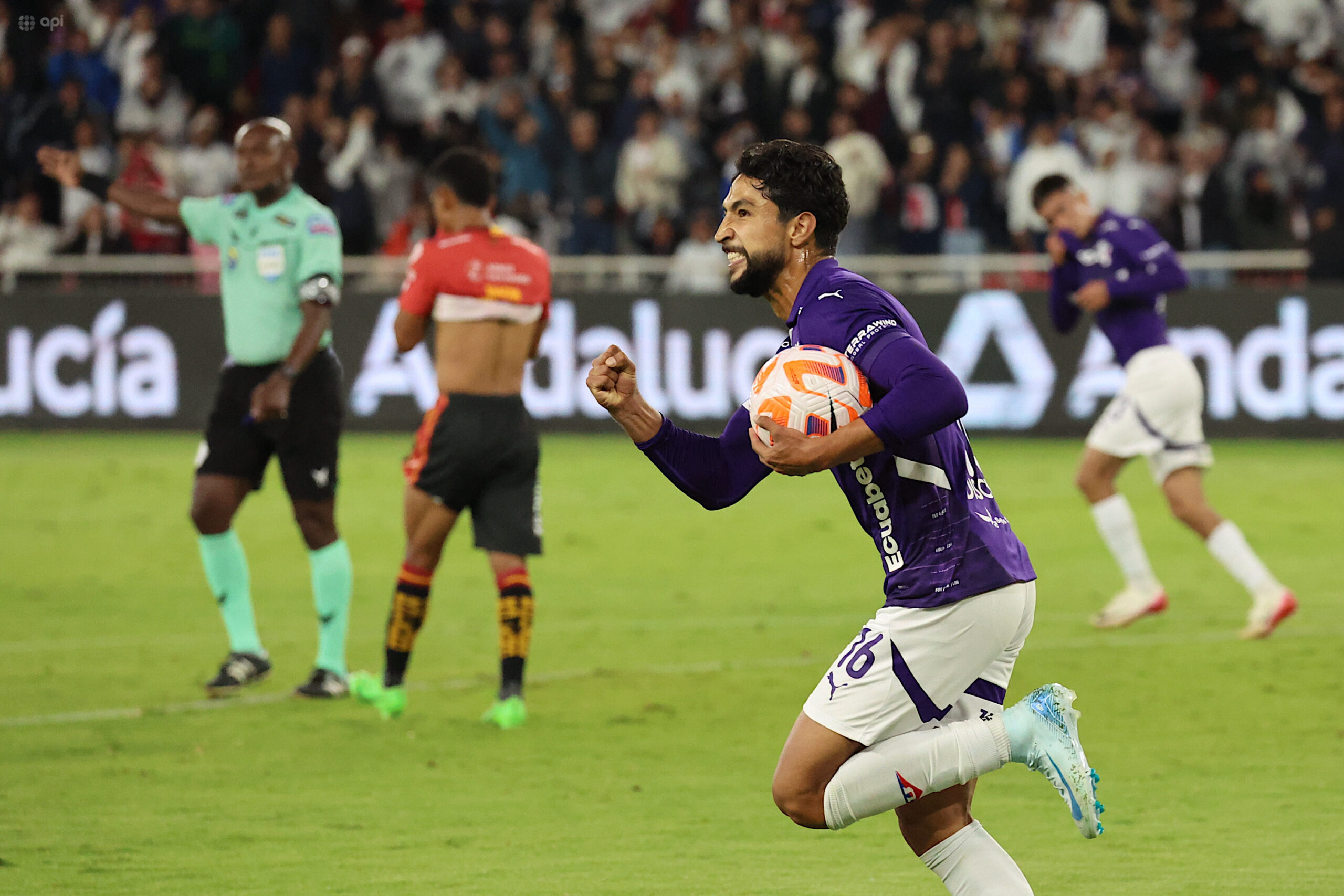 Liga de Quito logra empatar con Deportivo Cuenca tras un gol de último minuto Liga de Quito logra empatar con Deportivo Cuenca tras un gol de último minuto
