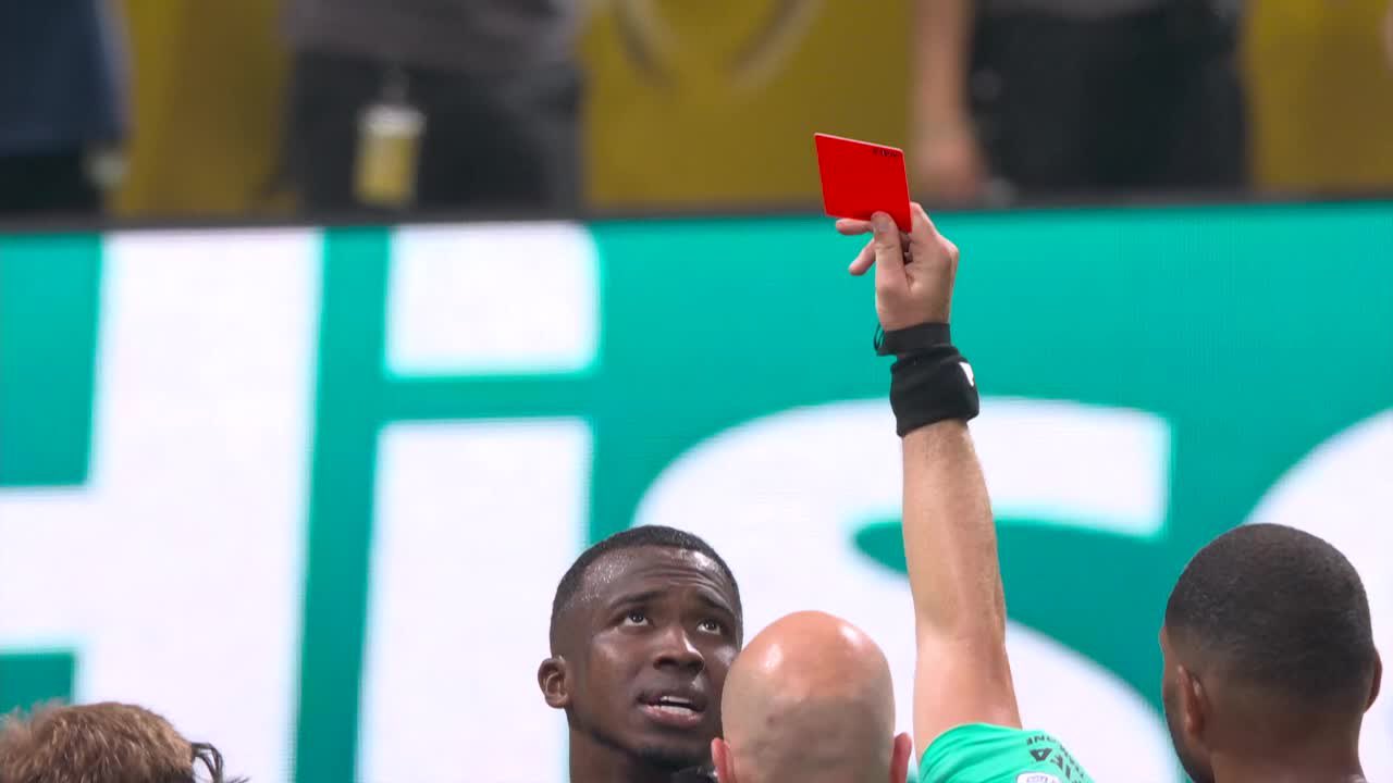 Willian Pacho, expulsado en cuartos, se pierde la semifinal Willian Pacho, expulsado en cuartos, se pierde la semifinal