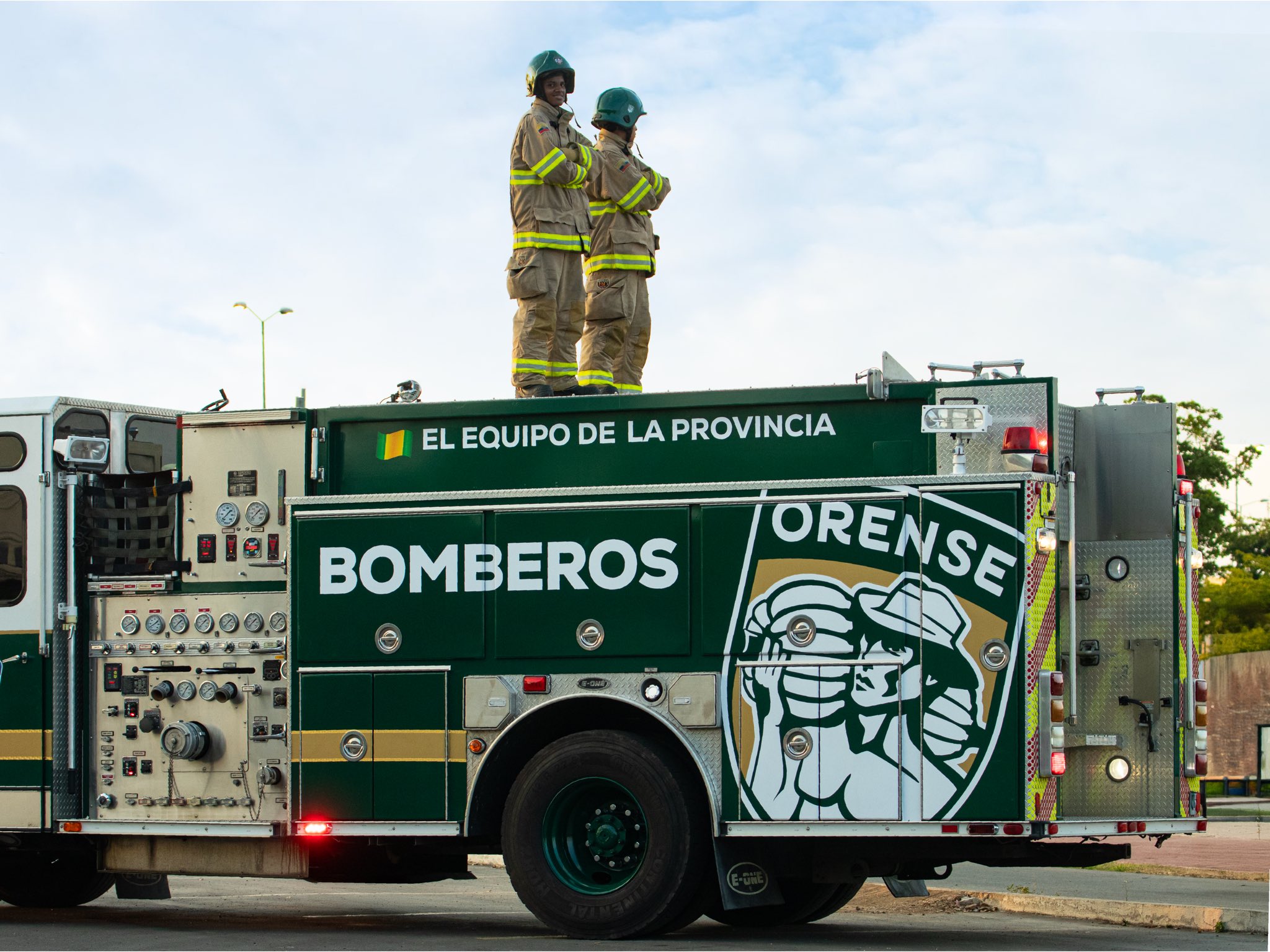 Orense dona vehículo a Bomberos de Machala Orense dona vehículo a Bomberos de Machala