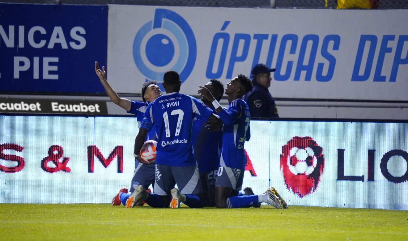 Emelec supera por 2-1 al Aucas, pero sigue noveno en la tabla Emelec supera por 2-1 al Aucas, pero sigue noveno en la tabla