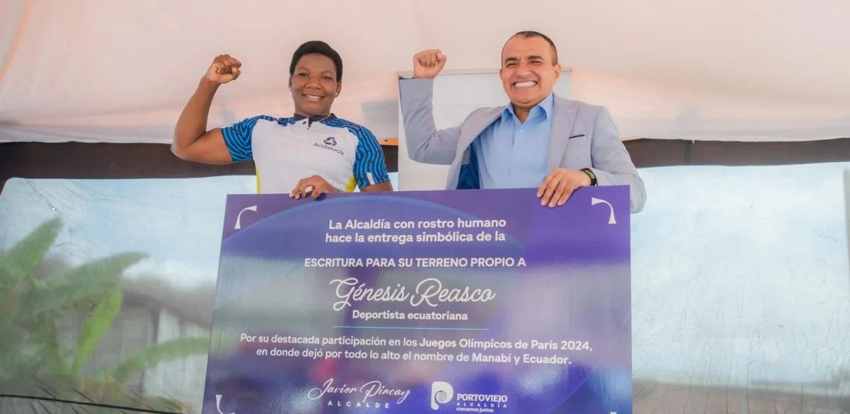 Alcalde de Portoviejo celebra título mundial de Génesis Reasco Alcalde de Portoviejo celebra título mundial de Génesis Reasco