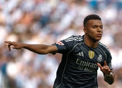 El Real Madrid con diez hombres venció 2-1 a la Real Sociedad El Real Madrid con diez hombres venció 2-1 a la Real Sociedad