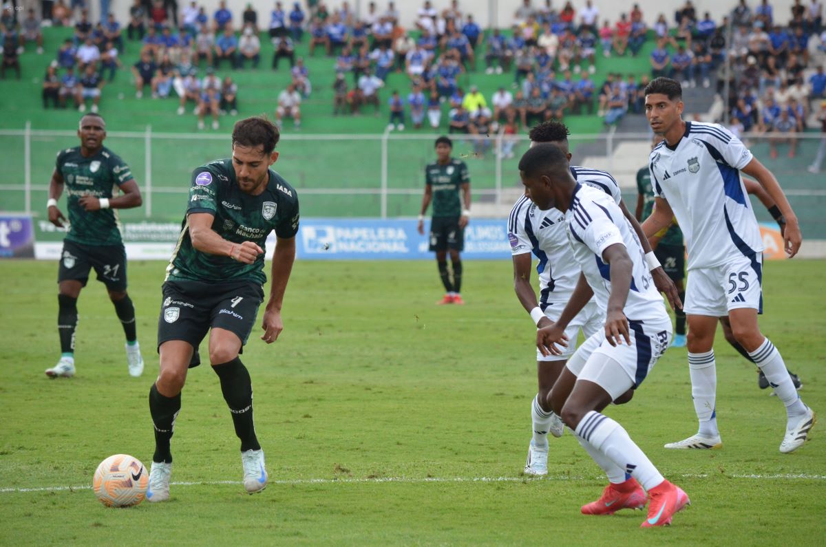 Orense empata 0-0 con Emelec y clasifica al hexagonal final Orense empata 0-0 con Emelec y clasifica al hexagonal final