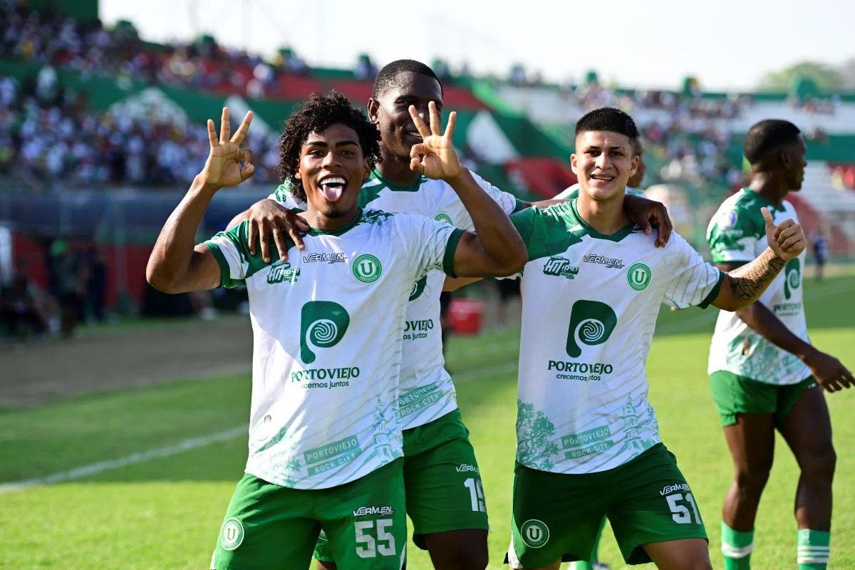 Liga (P) festeja victoria y jugadores advierten no confiarse Liga (P) festeja victoria y jugadores advierten no confiarse