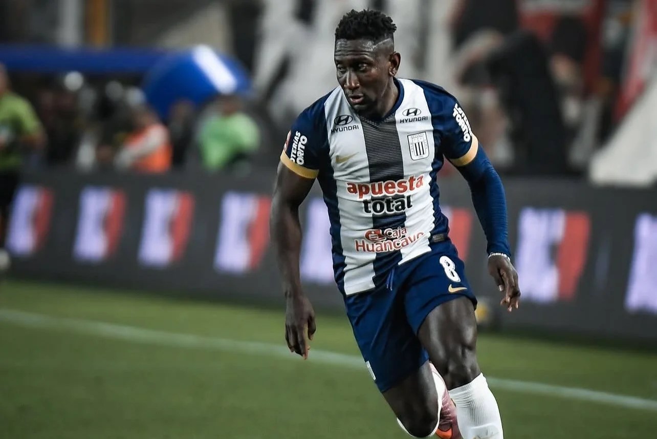 Tras insultos racistas contra el ecuatoriano Eryc Castillo, el Gobierno de Perú pide sanciones ejemplares Tras insultos racistas contra el ecuatoriano Eryc Castillo, el Gobierno de Perú pide sanciones ejemplares