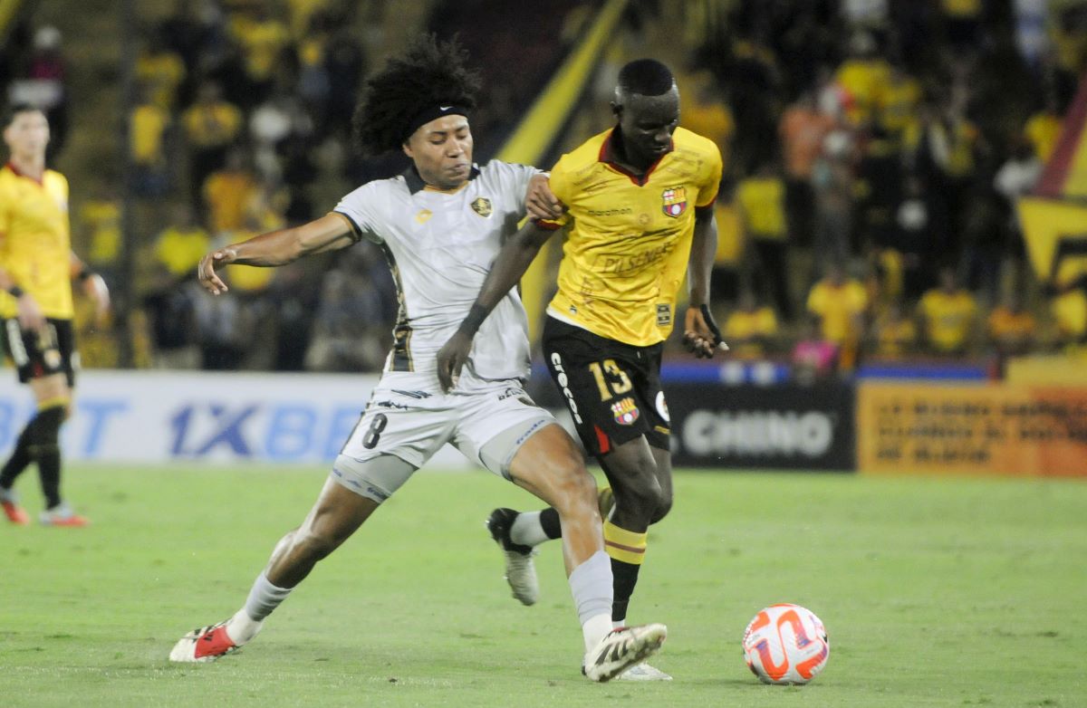 Aucas le saca un empate a Barcelona en el Monumental Aucas le saca un empate a Barcelona en el Monumental