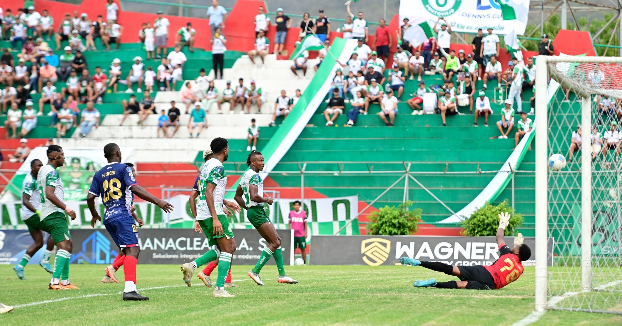 Así fueron los goles de González y Checa en Liga de Portoviejo Así fueron los goles de González y Checa en Liga de Portoviejo