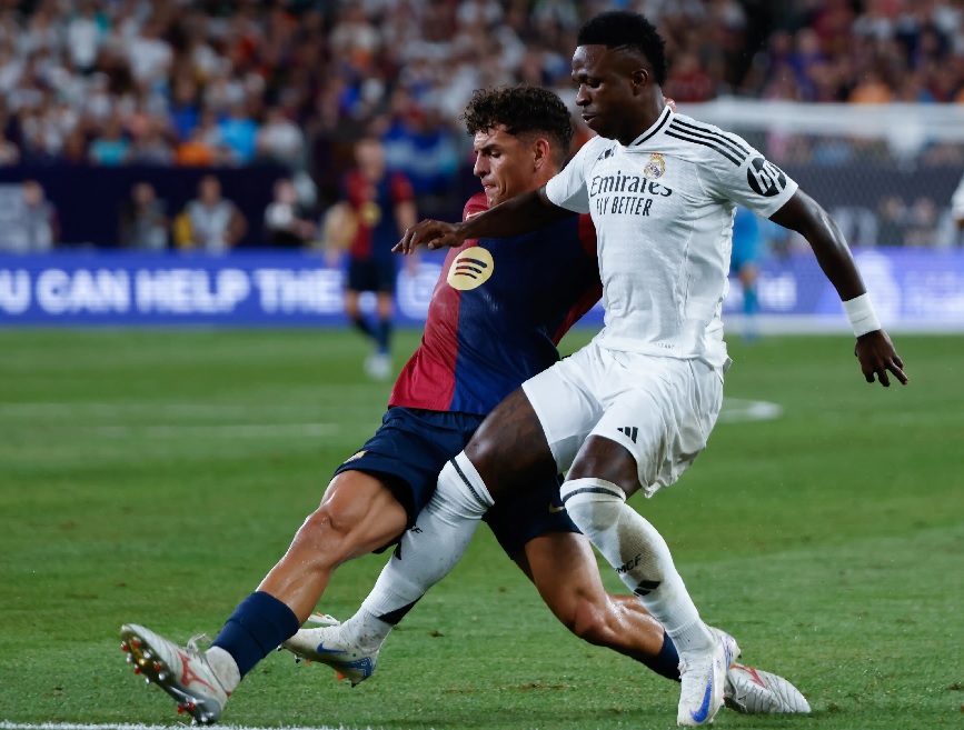 FC BArcelona y Real MAdrid se enfrentan en el Clásico de LaLiga FC BArcelona y Real MAdrid se enfrentan en el Clásico de LaLiga