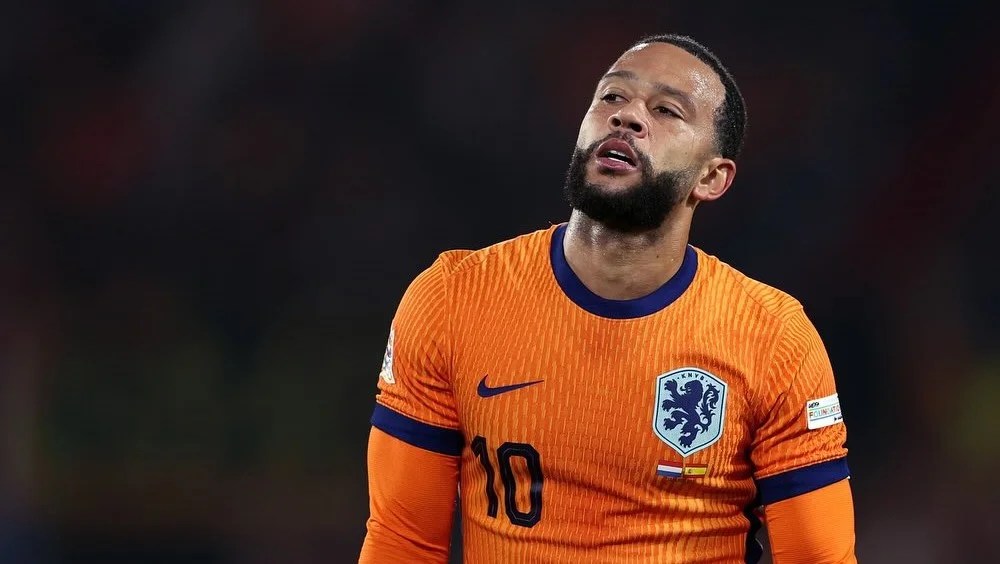 Koeman confirma que Depay no pudo viajar por pasaporte Koeman confirma que Depay no pudo viajar por pasaporte