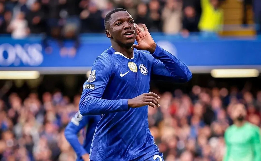 Moisés Caicedo oficializa el cambio de representante Moisés Caicedo oficializa el cambio de representante