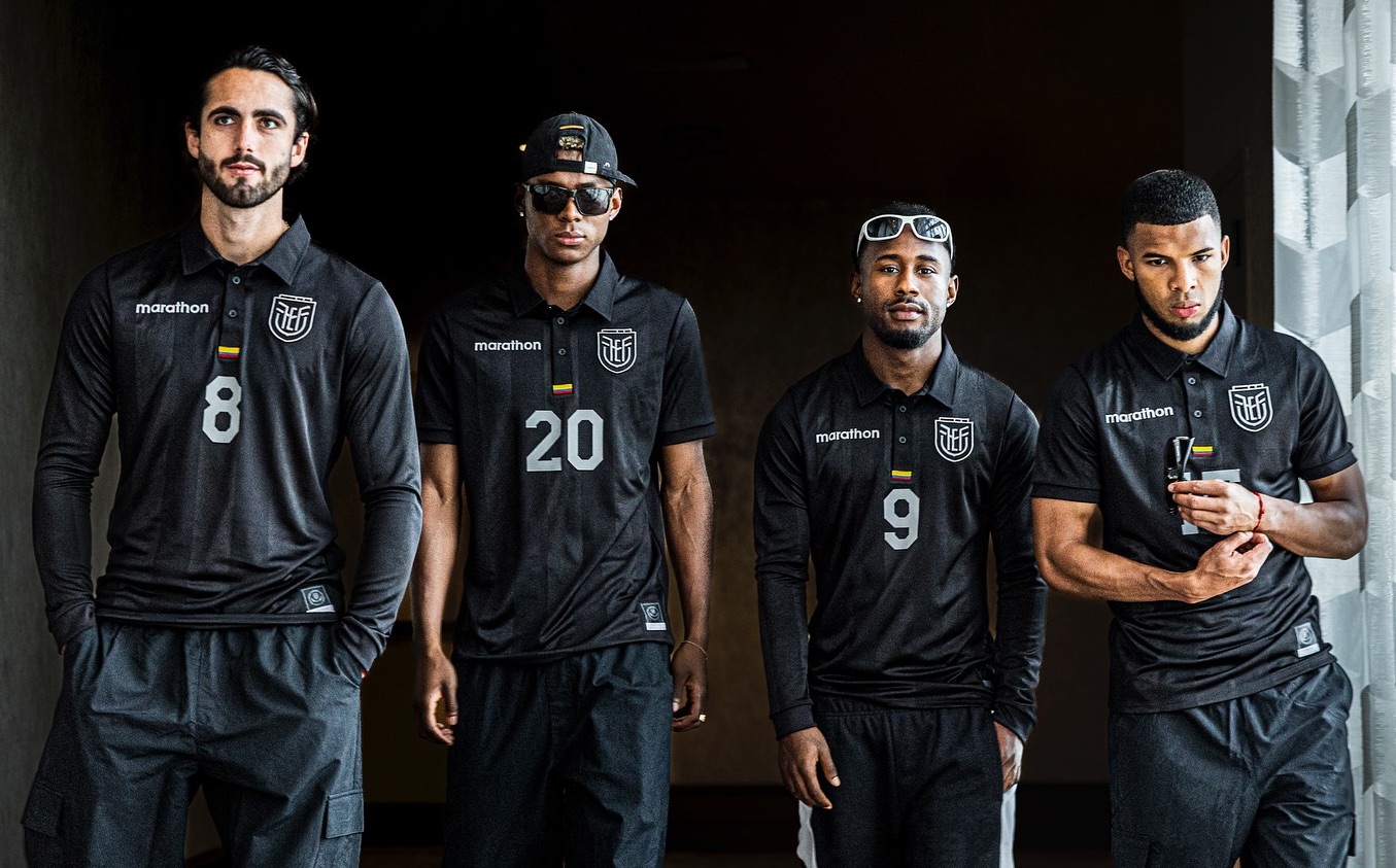Ecuador regresa a sus raíces futbolísticas con una camiseta conmemorativa de color negro y se usaría en amistosos Ecuador regresa a sus raíces futbolísticas con una camiseta conmemorativa de color negro y se usaría en amistosos