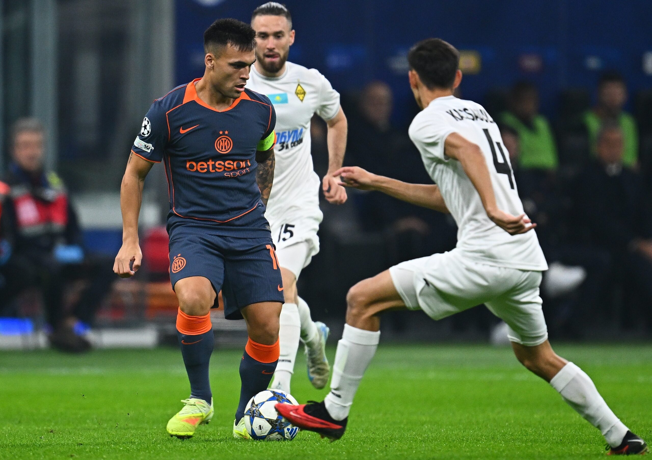 Inter camina firme hacia octavos tras victoria ante Kairat Almaty Inter camina firme hacia octavos tras victoria ante Kairat Almaty