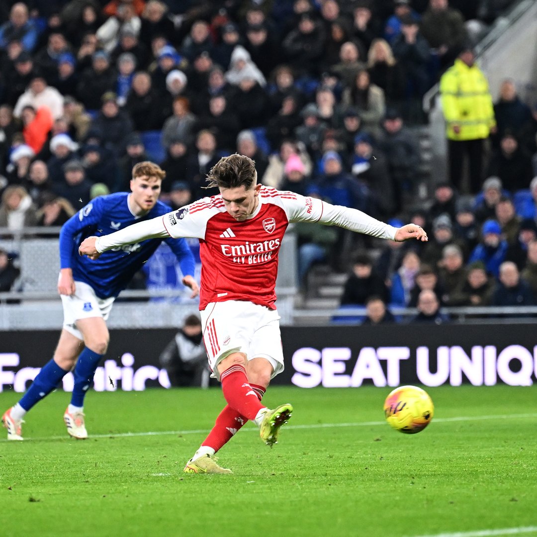Arsenal con Hincapié de titular vence 1-0 a Everton y sigue líder Arsenal con Hincapié de titular vence 1-0 a Everton y sigue líder