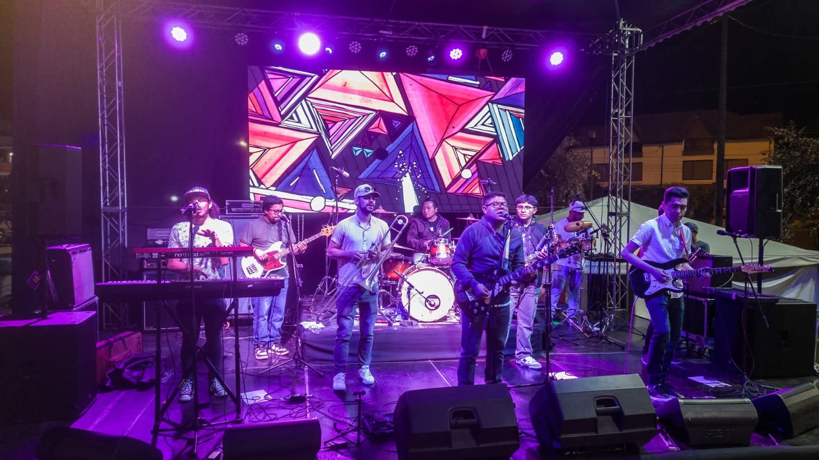 Baños vibra con música independiente Baños vibra con música independiente