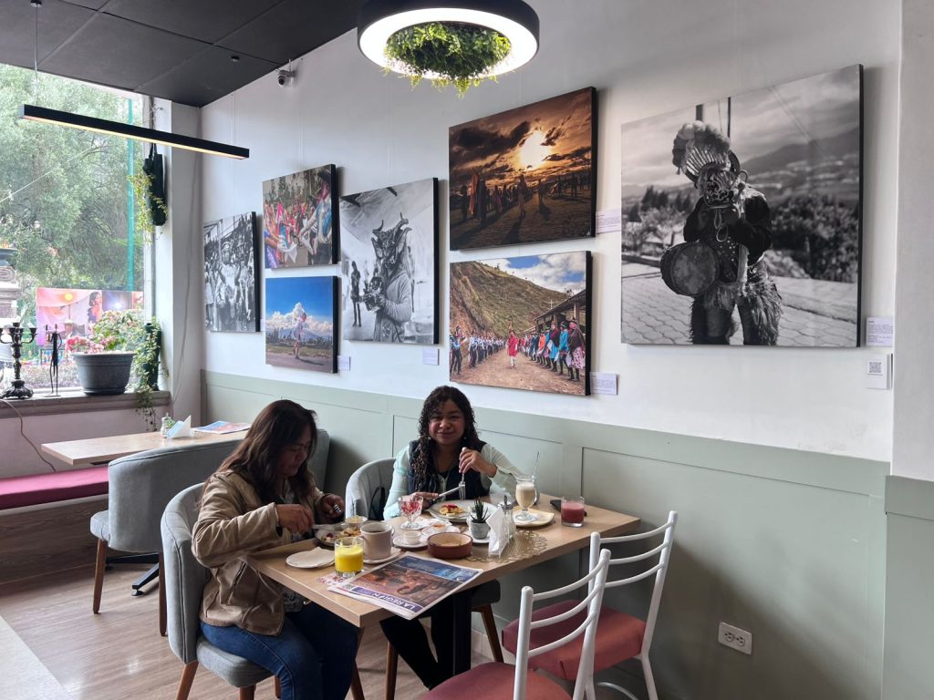 Arte andino continúa en exhibición Arte andino continúa en exhibición