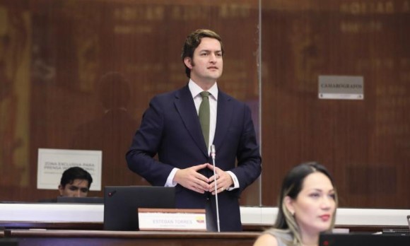 Ecuador aprueba resolución para respaldar la detención de Nicolás Maduro Ecuador aprueba resolución para respaldar la detención de Nicolás Maduro