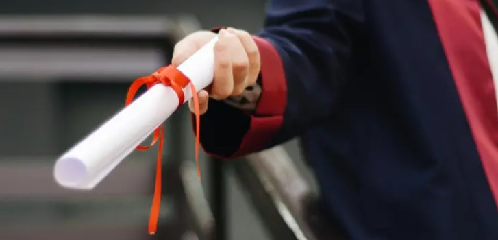 2.200 becas para ecuatorianos en España 2.200 becas para ecuatorianos en España