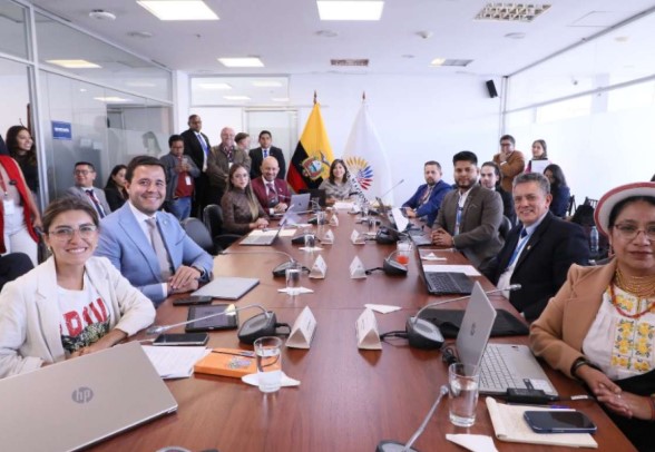 Reforma busca frenar que delincuentes se hagan pasar por policías o militares Reforma busca frenar que delincuentes se hagan pasar por policías o militares