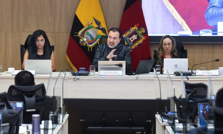 Quito aprobó ordenanza para aplicar la tercera placa en los vehículos Quito aprobó ordenanza para aplicar la tercera placa en los vehículos