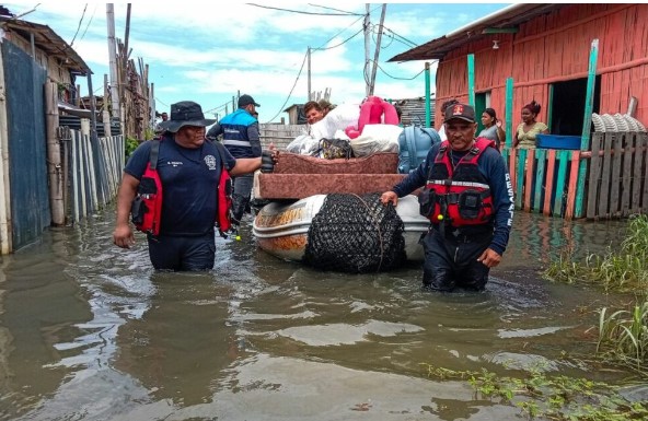 Lluvias intensas generan inundaciones y emergencias en varias provincias Lluvias intensas generan inundaciones y emergencias en varias provincias