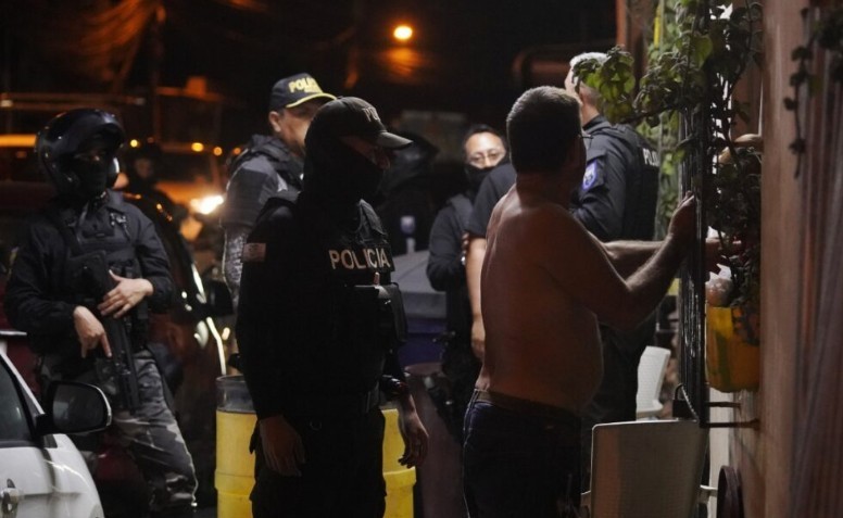 Corte Constitucional avaló el toque de queda en cuatro provincias Corte Constitucional avaló el toque de queda en cuatro provincias