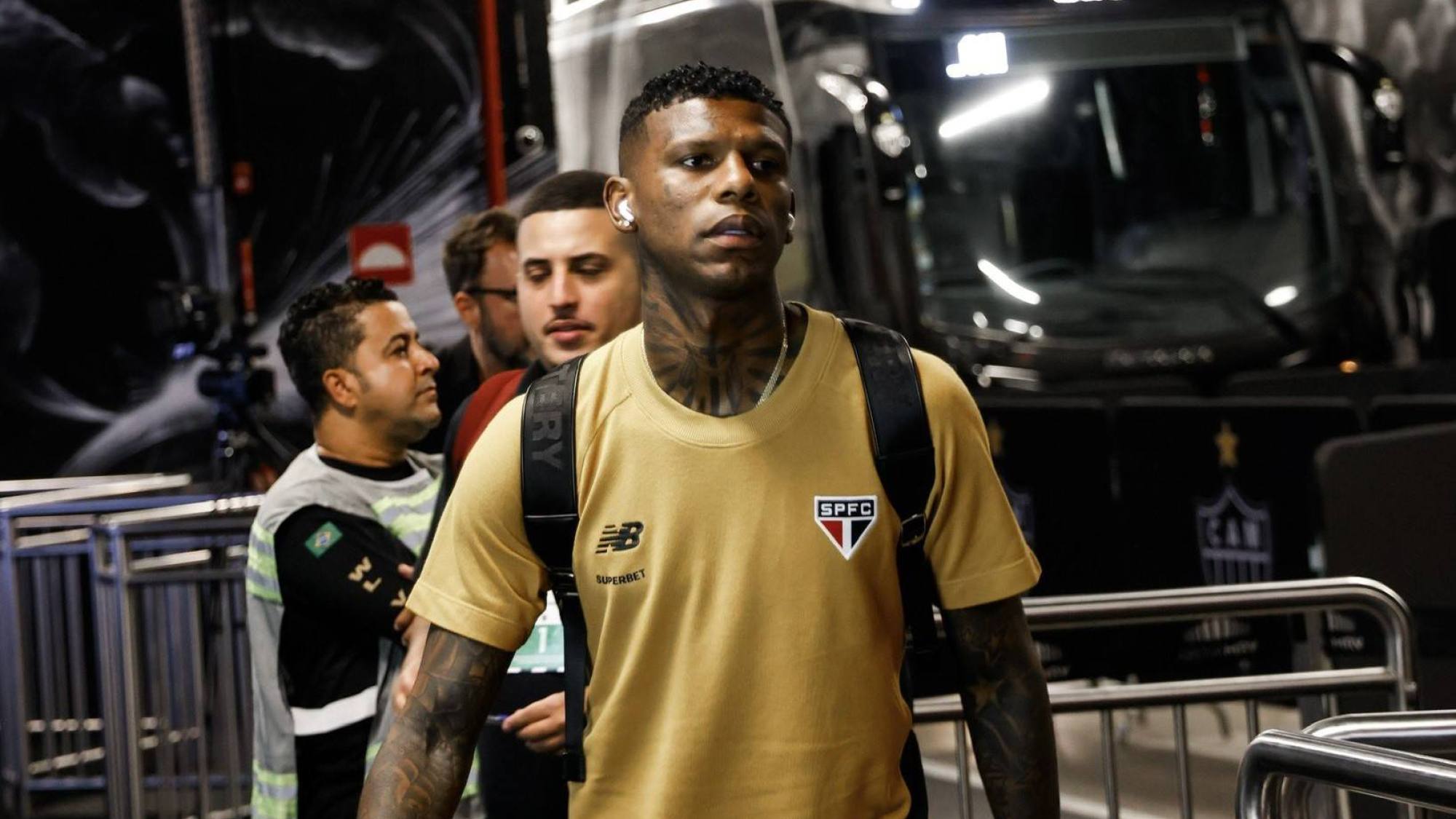 Robert Arboleda pone en duda su futuro en el São Paulo Robert Arboleda pone en duda su futuro en el São Paulo