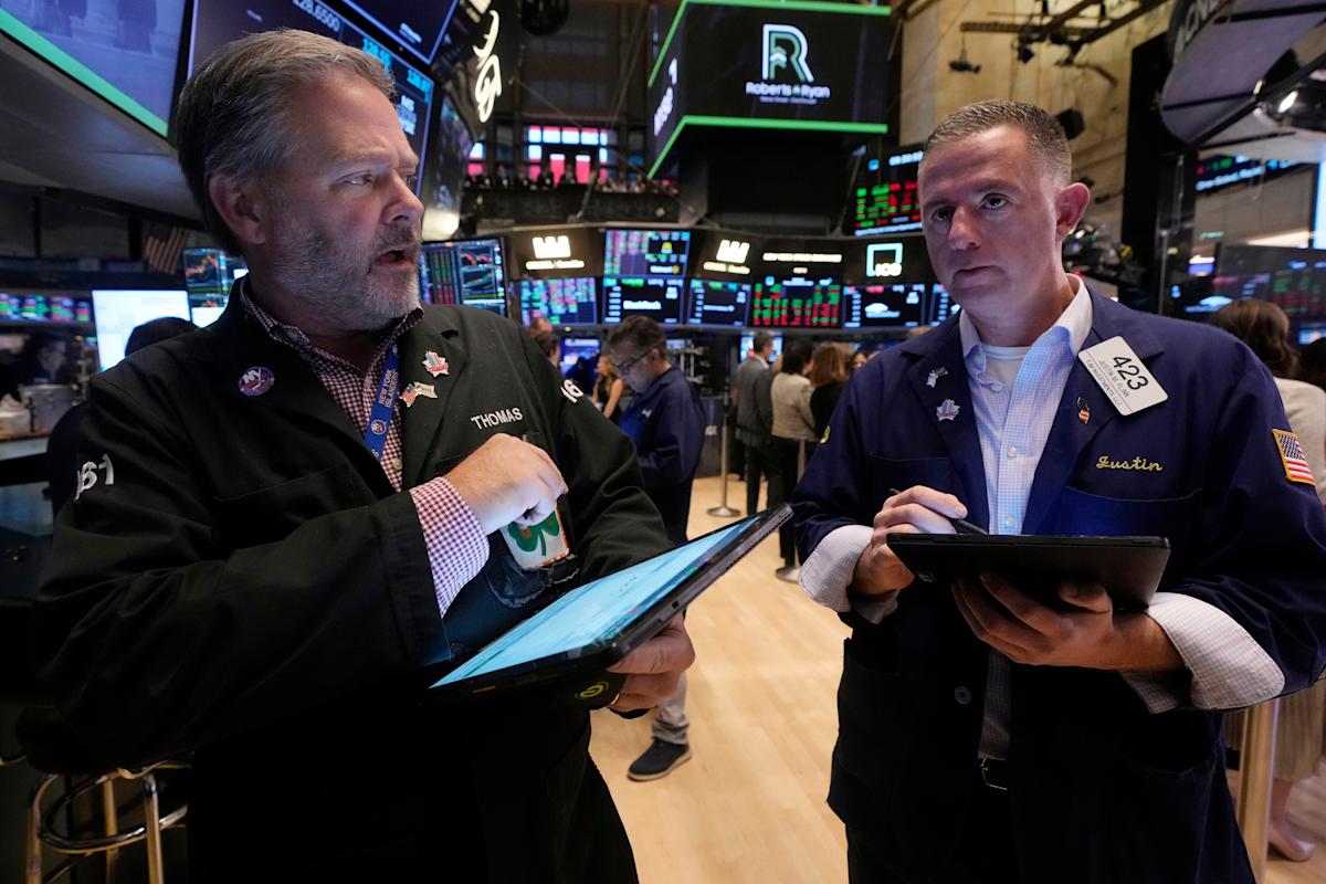 Powell Fuels Rate Cut Bets: Dow Soars 800 Points to Record High Powell Fuels Rate Cut Bets: Dow Soars 800 Points to Record High