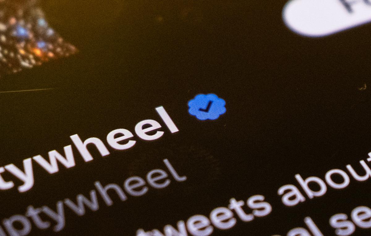 X is giving blue checks to folks with greater than 2,500 Premium followers X is giving blue checks to folks with greater than 2,500 Premium followers