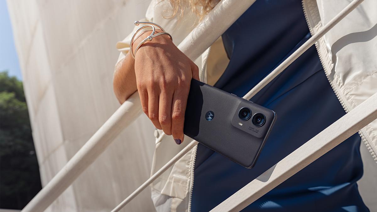 The 2024 Moto Edge combines a 6.6-inch OLED display with mid-range pricing The 2024 Moto Edge combines a 6.6-inch OLED display with mid-range pricing
