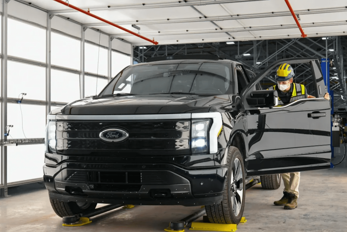 Ford delays some electrical automobiles, renews give attention to hybrids Ford delays some electrical automobiles, renews give attention to hybrids
