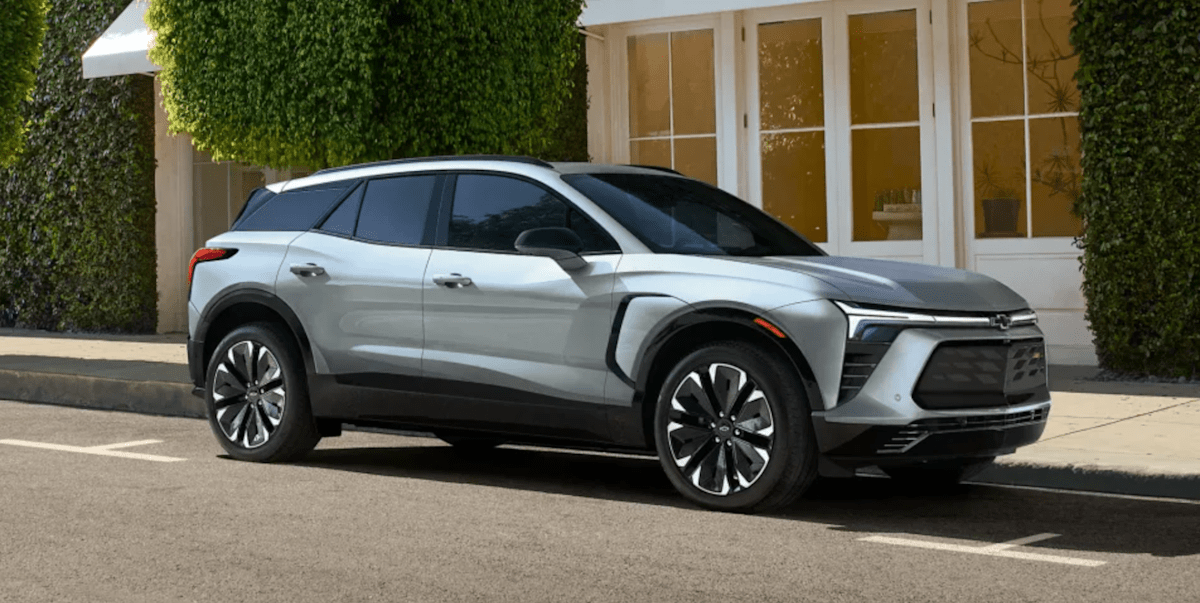 The Chevy Blazer EV is again on sale with functioning software program and an enormous value drop The Chevy Blazer EV is again on sale with functioning software program and an enormous value drop