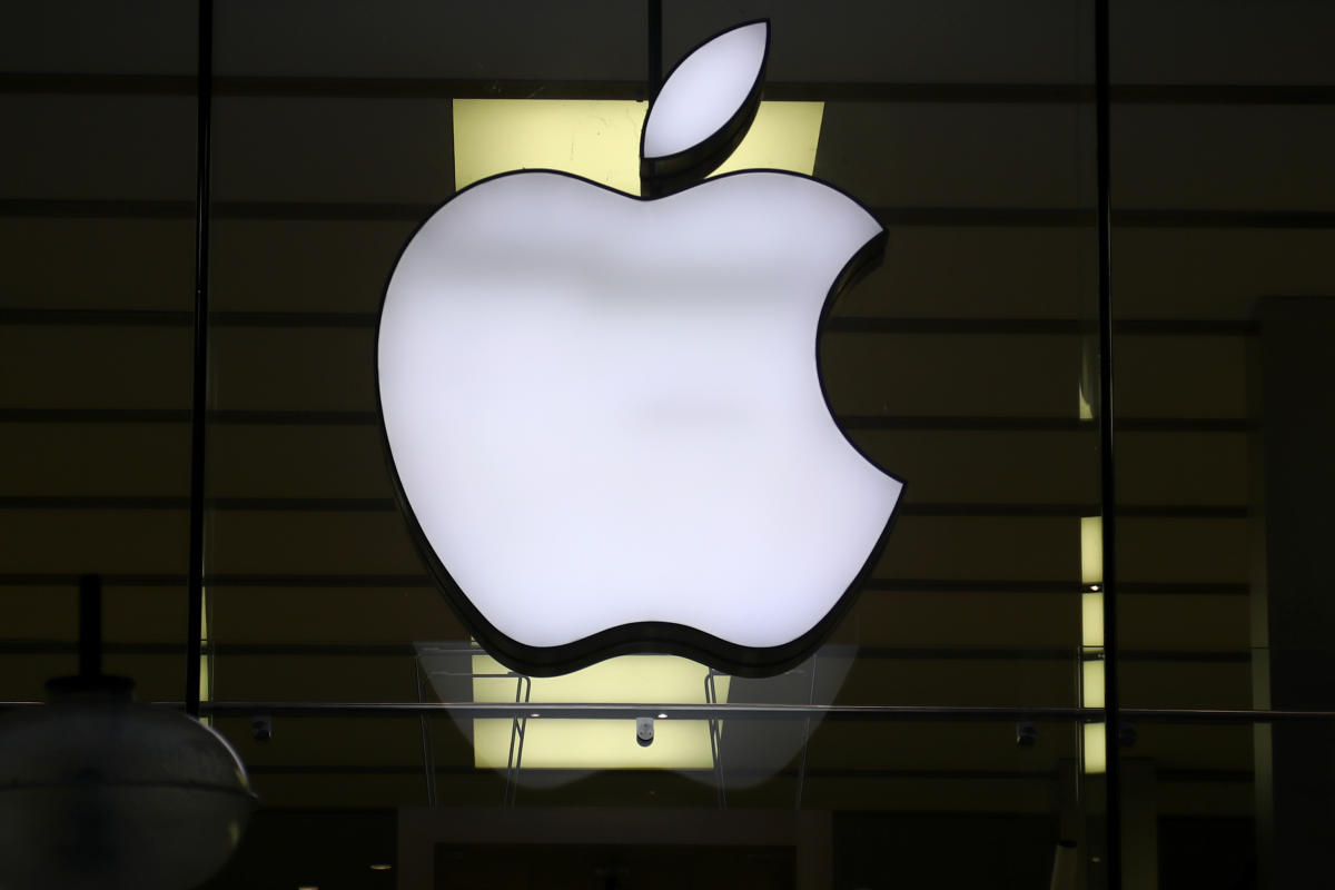 Apple agrees to stay by Biden administration’s voluntary AI safeguards Apple agrees to stay by Biden administration’s voluntary AI safeguards