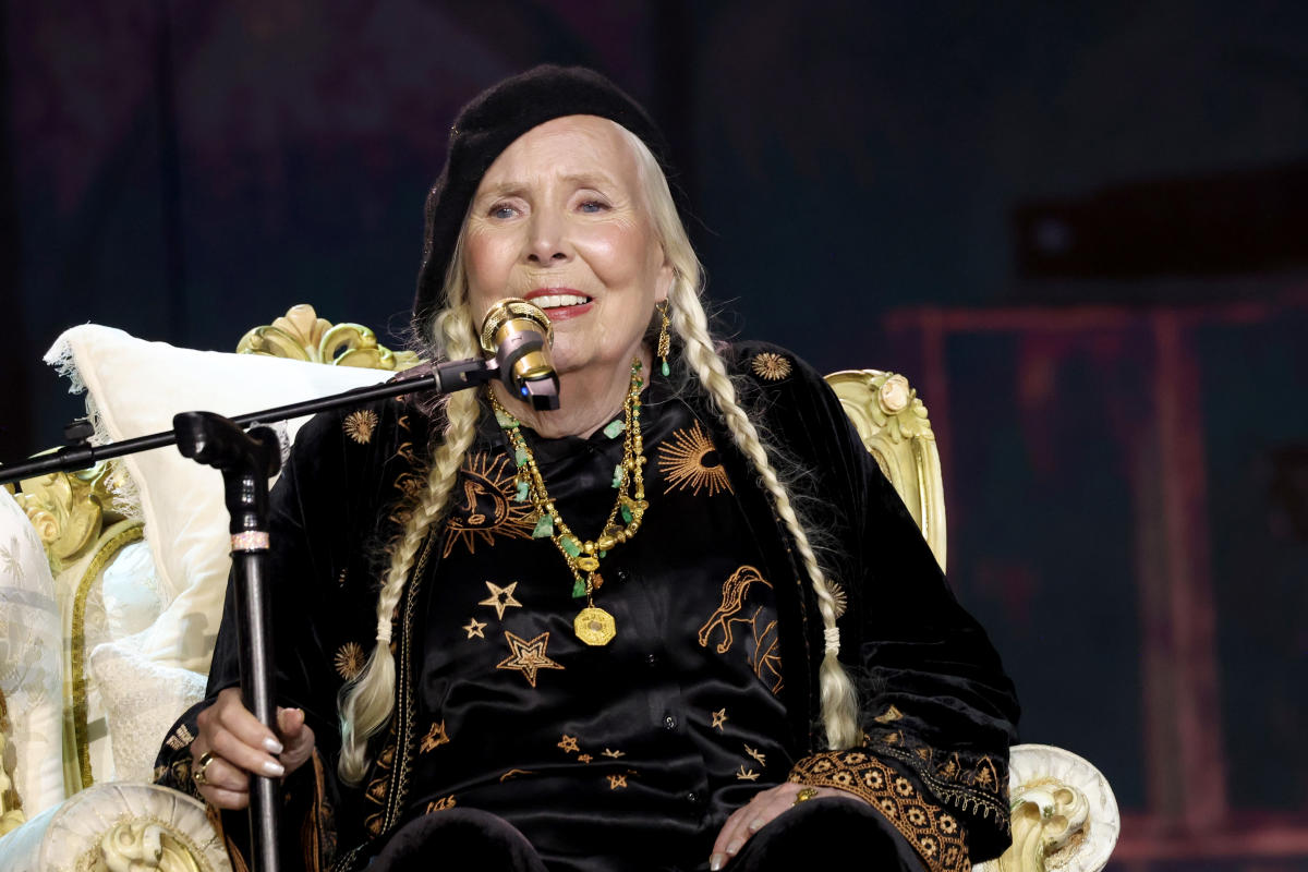 Joni Mitchell joins Neil Younger and returns to Spotify Joni Mitchell joins Neil Younger and returns to Spotify