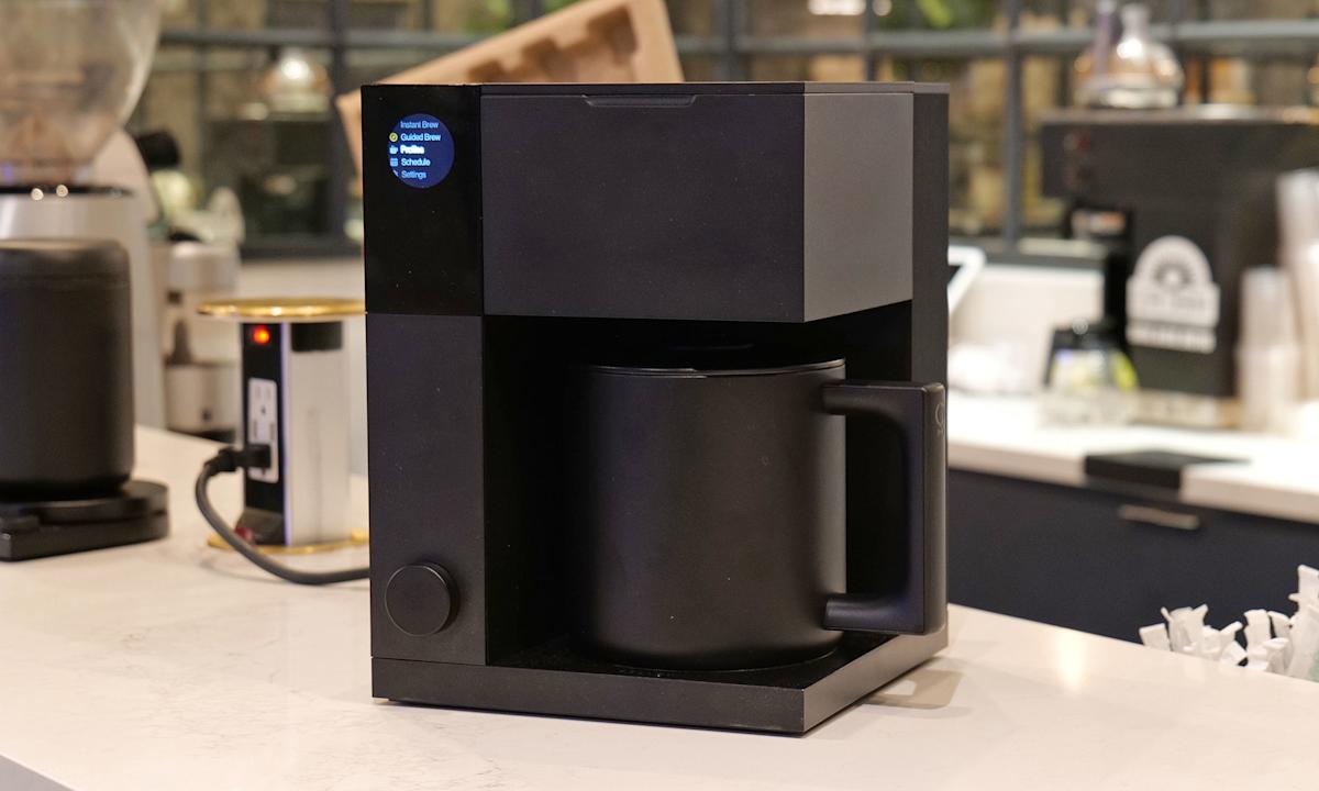 The Fellow Aiden makes espresso adequate for snobs with a single button The Fellow Aiden makes espresso adequate for snobs with a single button