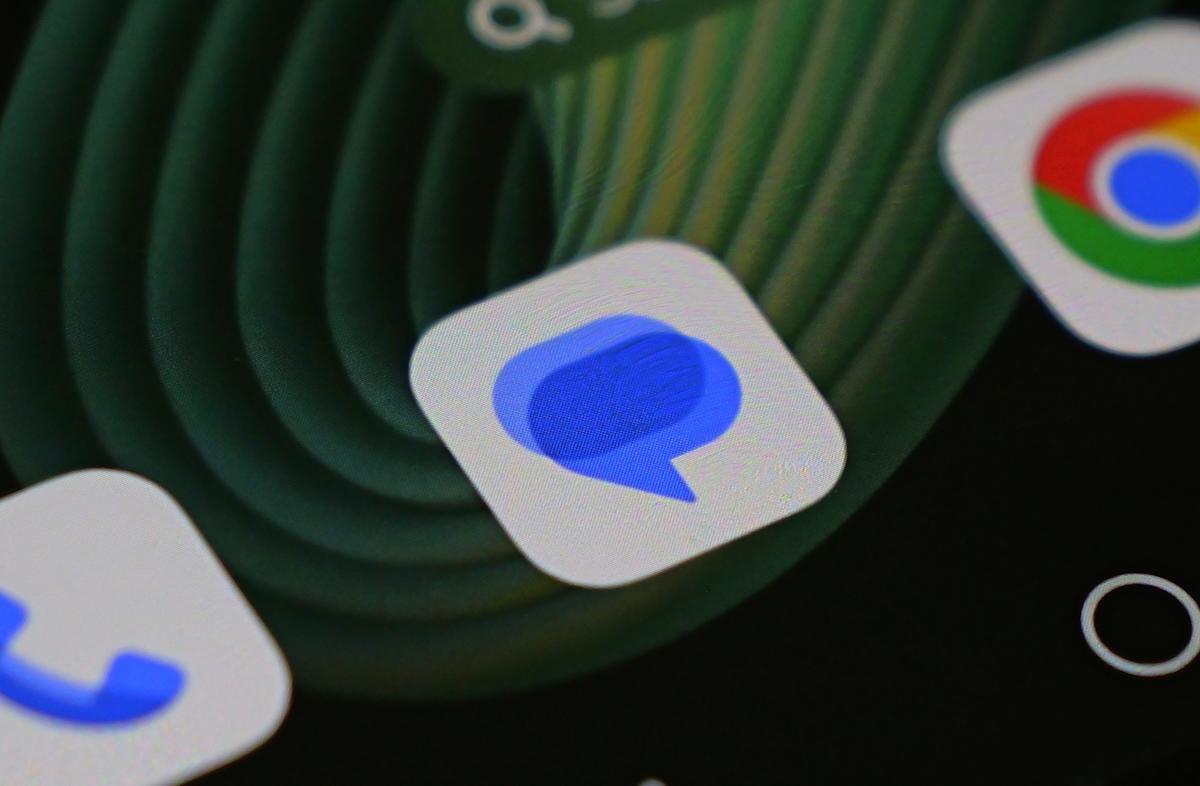 Google Messages can now blur nude pictures on Android Google Messages can now blur nude pictures on Android