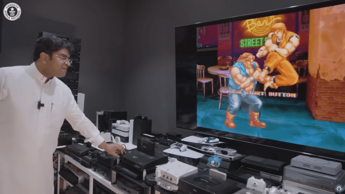 Meet the person who set a world report by hooking up 444 consoles to 1 TV Meet the person who set a world report by hooking up 444 consoles to 1 TV