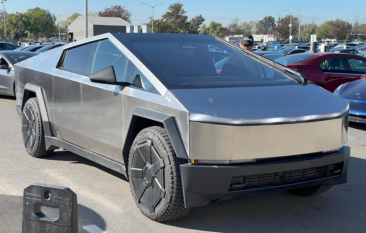 Tesla halts Cybertruck deliveries attributable to ‘sudden delay’ Tesla halts Cybertruck deliveries attributable to ‘sudden delay’