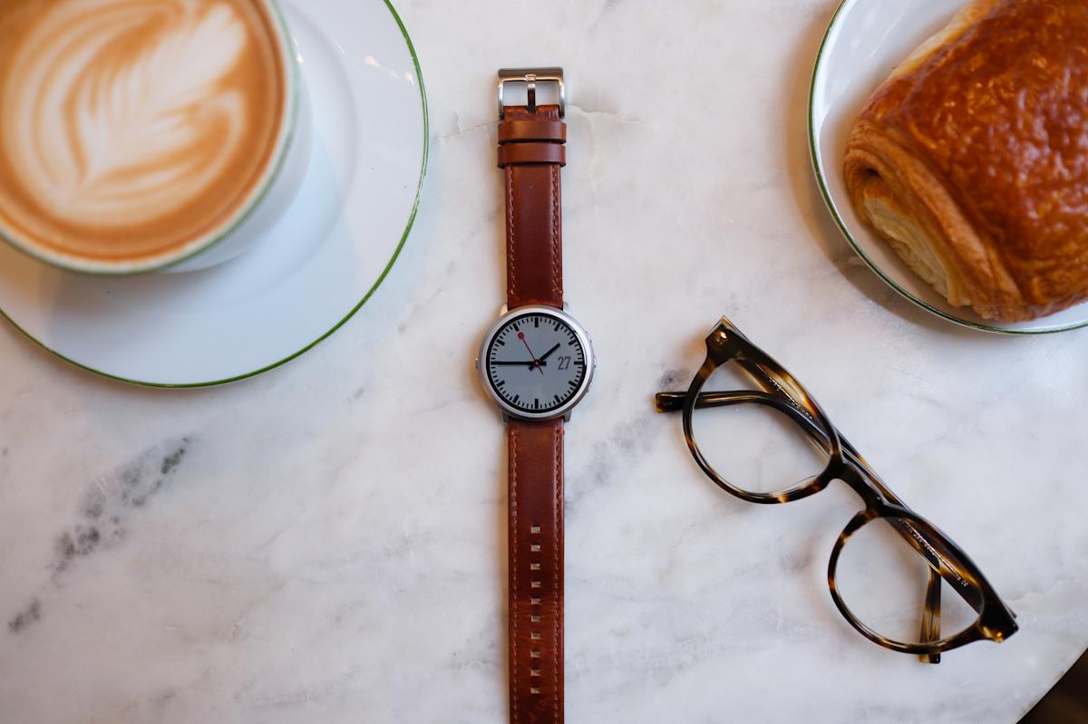 Pebble brings its round-faced smartwatch back from the dead Pebble brings its round-faced smartwatch back from the dead