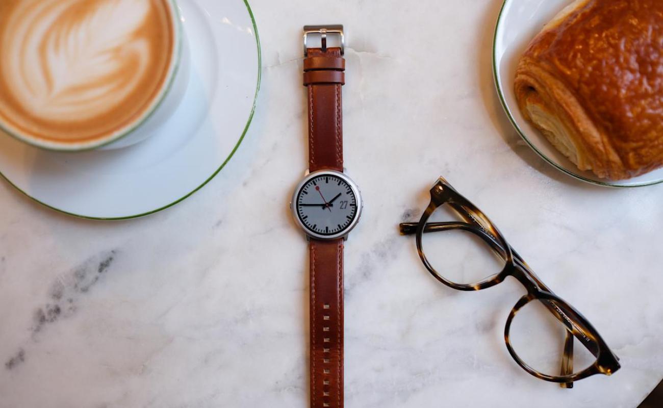 Pebble brings its round-faced smartwatch back from the dead Pebble brings its round-faced smartwatch back from the dead