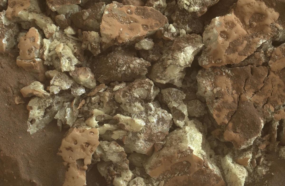 NASA’s Curiosity rover unintentionally uncovered pure sulfur crystals on Mars NASA’s Curiosity rover unintentionally uncovered pure sulfur crystals on Mars