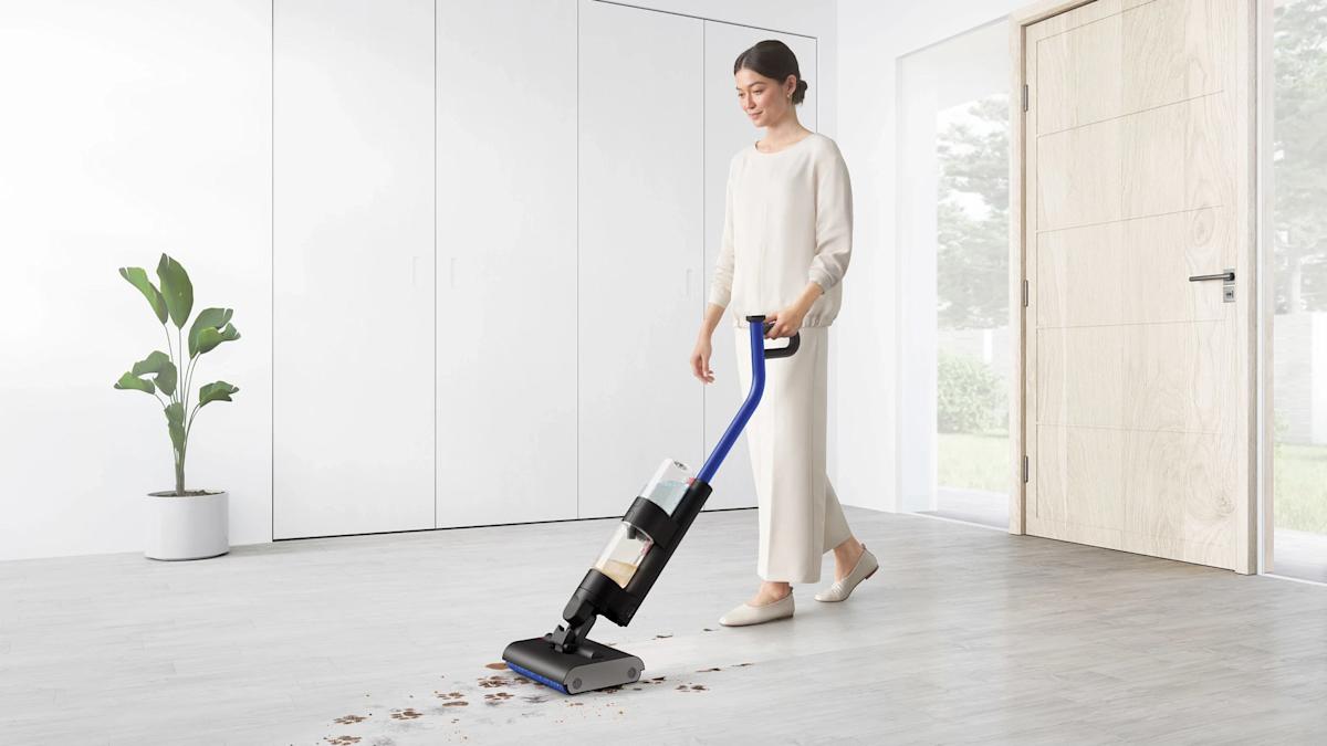 Dyson’s first devoted exhausting flooring cleaner doesn’t suck Dyson’s first devoted exhausting flooring cleaner doesn’t suck