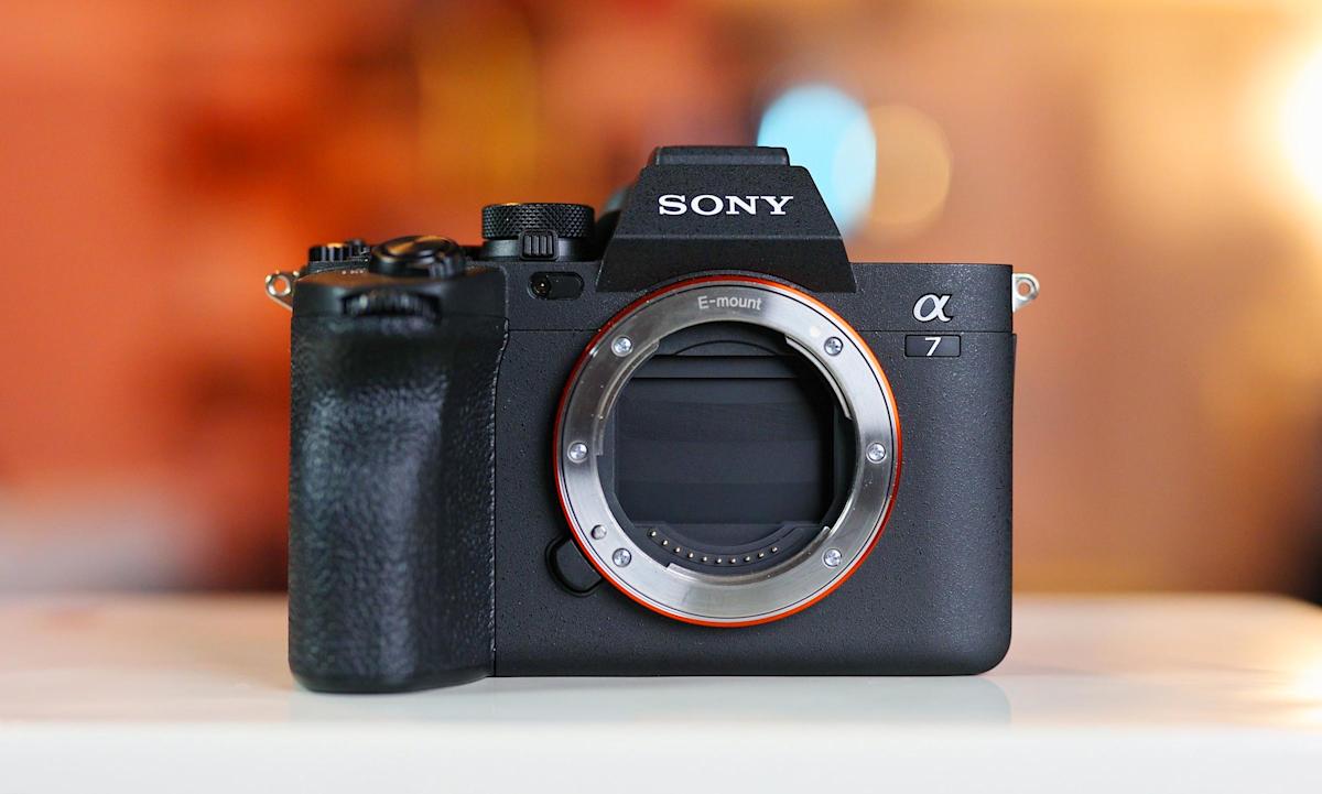 Sony’s A7R IV and A7R V cameras are on sale for all-time-low costs for Black Friday Sony’s A7R IV and A7R V cameras are on sale for all-time-low costs for Black Friday