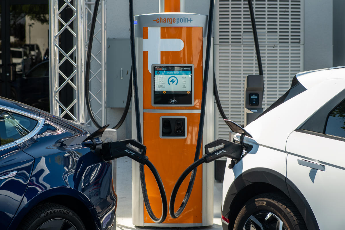 ChargePoint’s new adapter claims to work with all EVs, no matter make or mannequin ChargePoint’s new adapter claims to work with all EVs, no matter make or mannequin