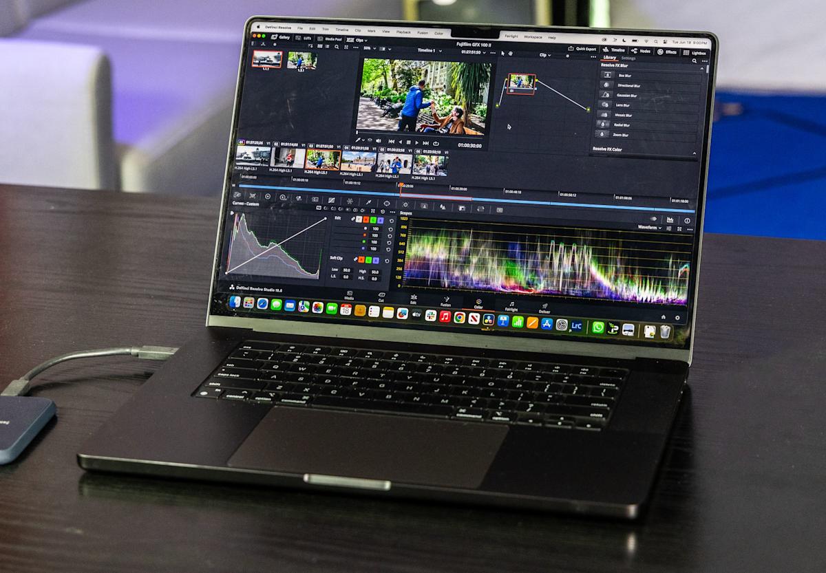 The most recent MacBook Professional beats my high-end PC for content material creation The most recent MacBook Professional beats my high-end PC for content material creation