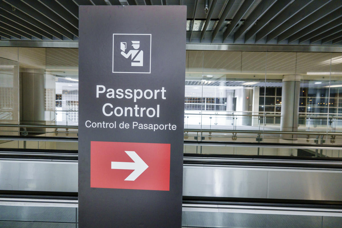 Border brokers cannot search cellphones of NYC guests with no warrant, court docket guidelines Border brokers cannot search cellphones of NYC guests with no warrant, court docket guidelines