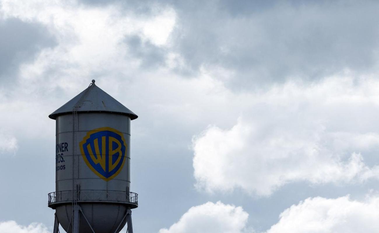 Paramount makes a 8 billion hostile takeover bid for Warner Bros. Discovery Paramount makes a 8 billion hostile takeover bid for Warner Bros. Discovery