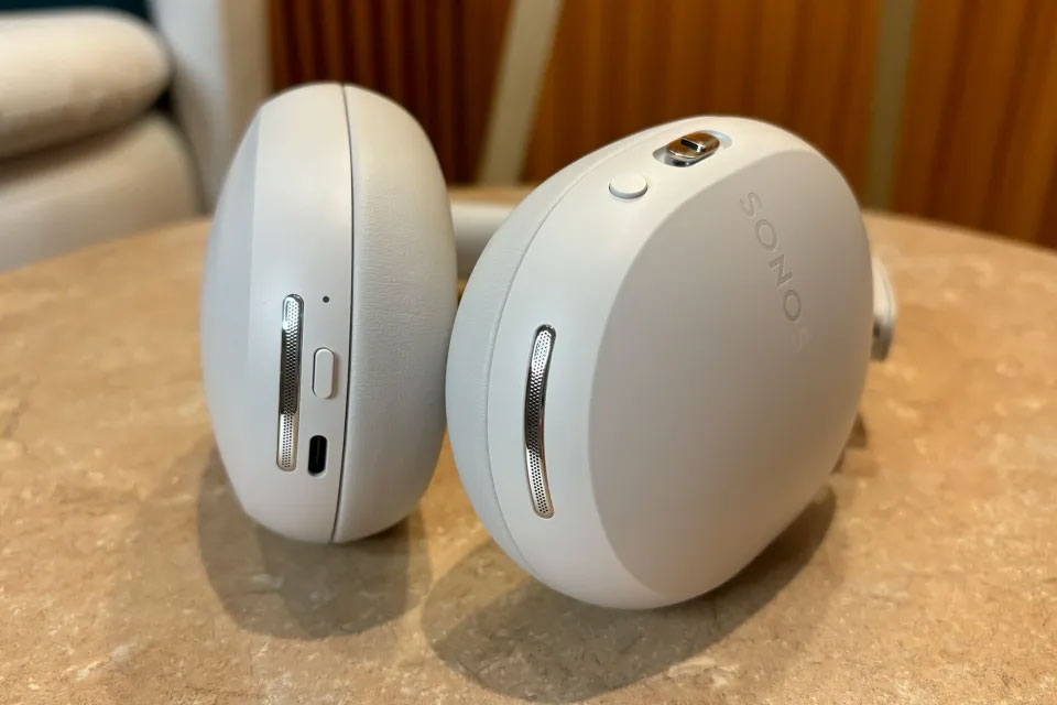 We check Sonos’ first wi-fi headphones We check Sonos’ first wi-fi headphones