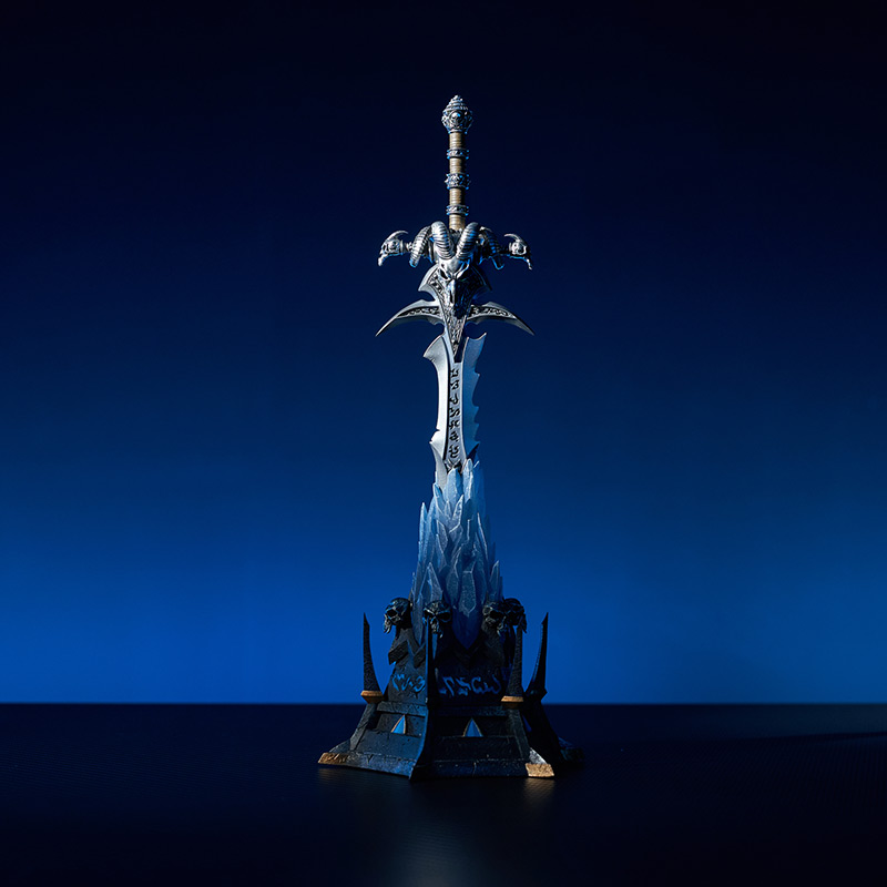 BLIZZARD ENTERTAINMENT - World of Warcraft 20th Anniversary Frostmourne Metal Replica Ornament (Licensed)