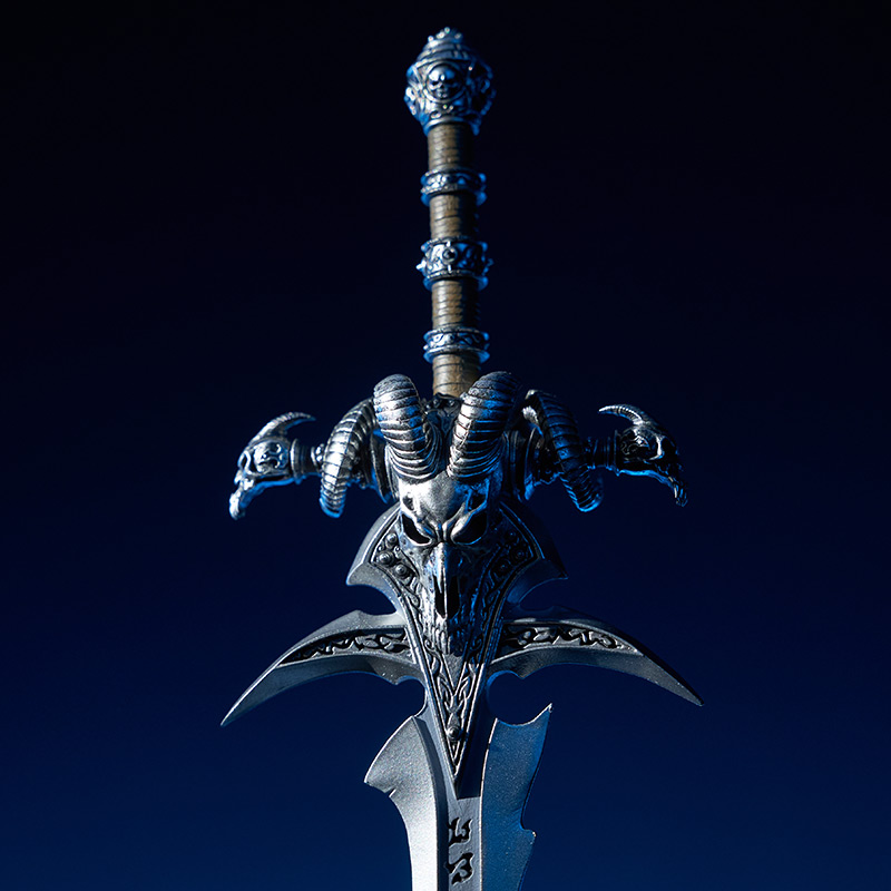 BLIZZARD ENTERTAINMENT - World of Warcraft 20th Anniversary Frostmourne Metal Replica Ornament (Licensed)