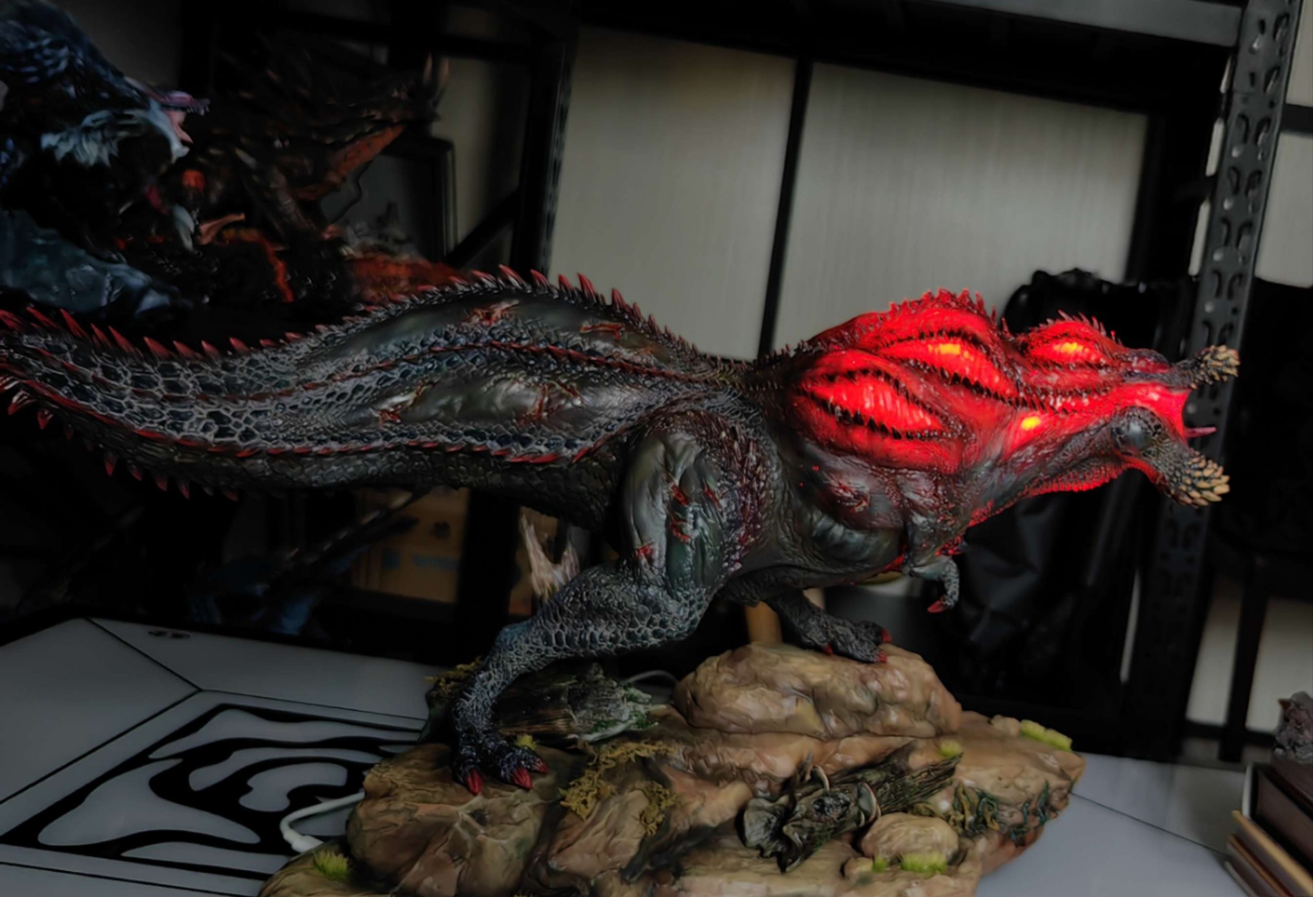 BlackFatalis Studio - Monster Hunter Savage Deviljho